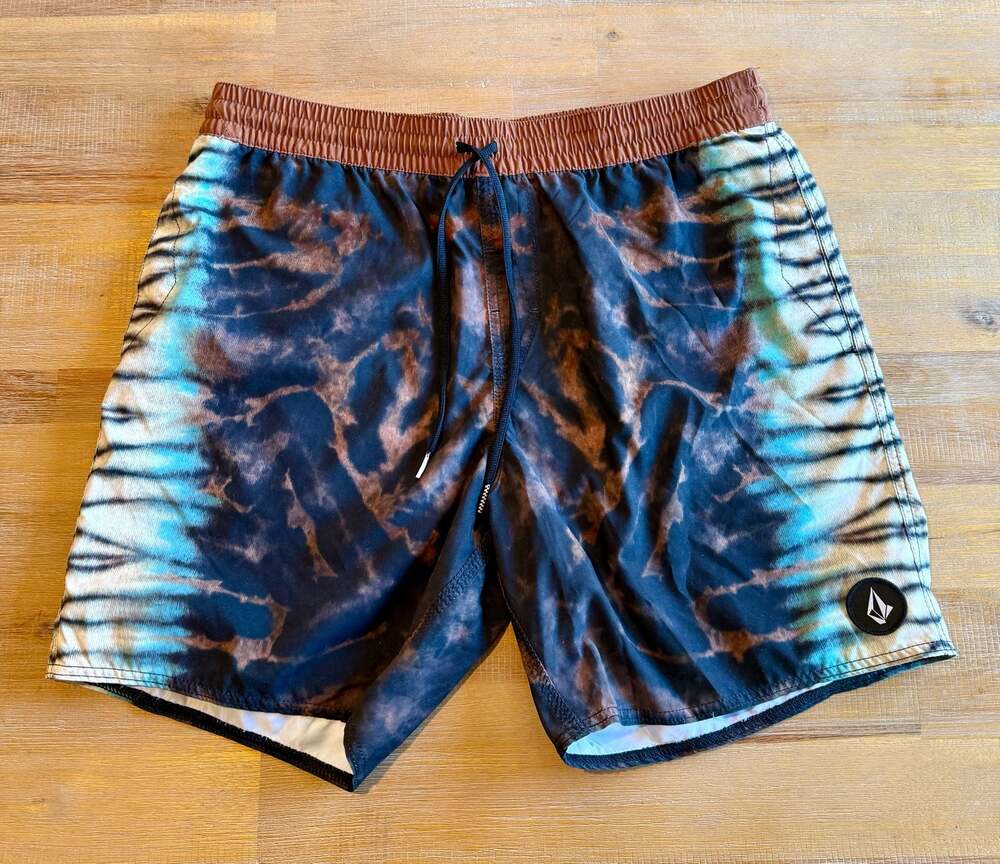 Volcom Mens Beach Bunch Tie-Dye Swim Trunks Size L